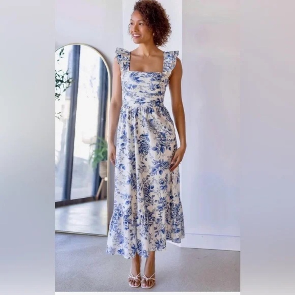 NWT Moon River Blue and White Floral Maxi Dress